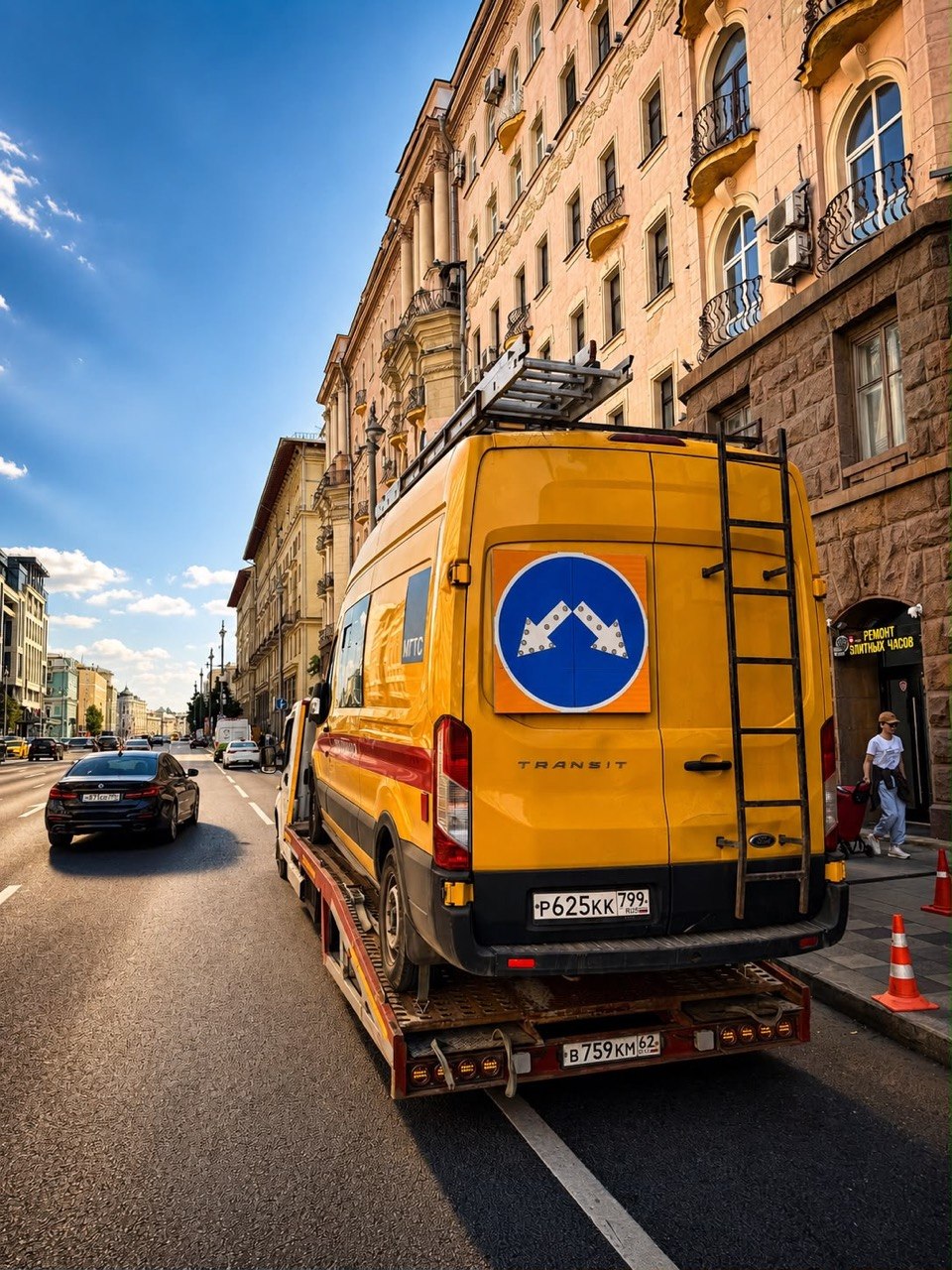 Эвакуатор с автомобилем после поломки